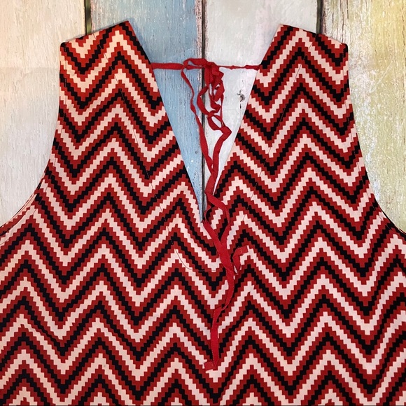 Pleione Chevron Sleeveless Tie Back Blouse - Picture 9 of 9